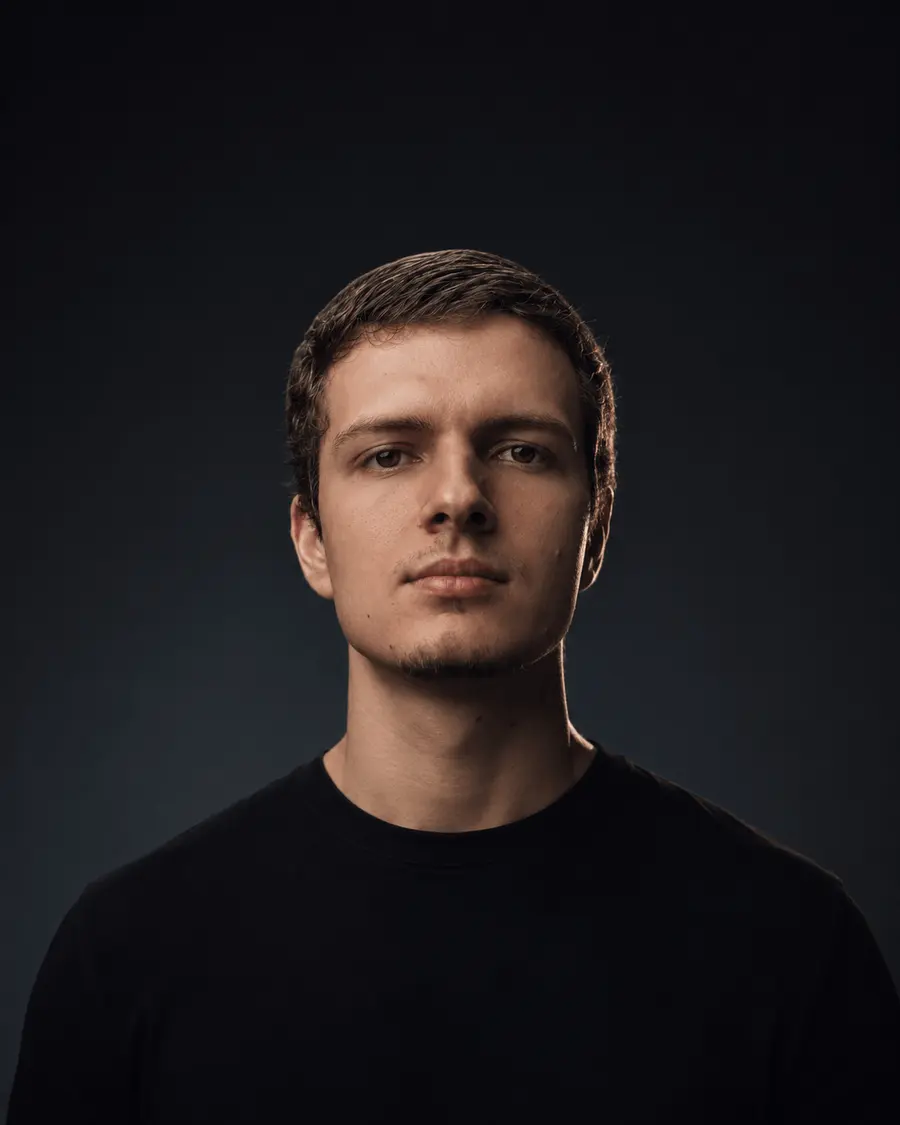 Retrato de Rafael, fundador da Sua Agência Parceira.